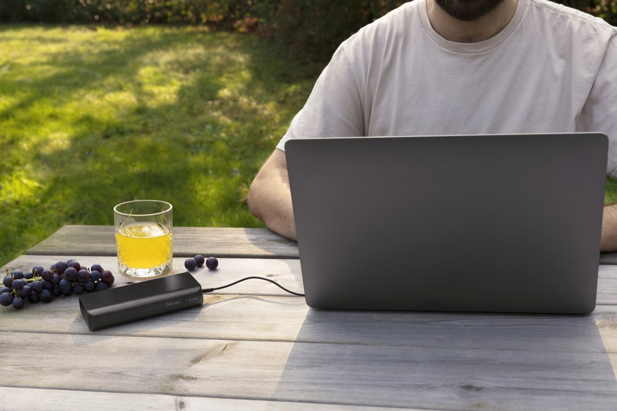Портативное зарядное устройство Trust Laro 65W USB-C 20.000 mAh for laptop Black - Зображення 3